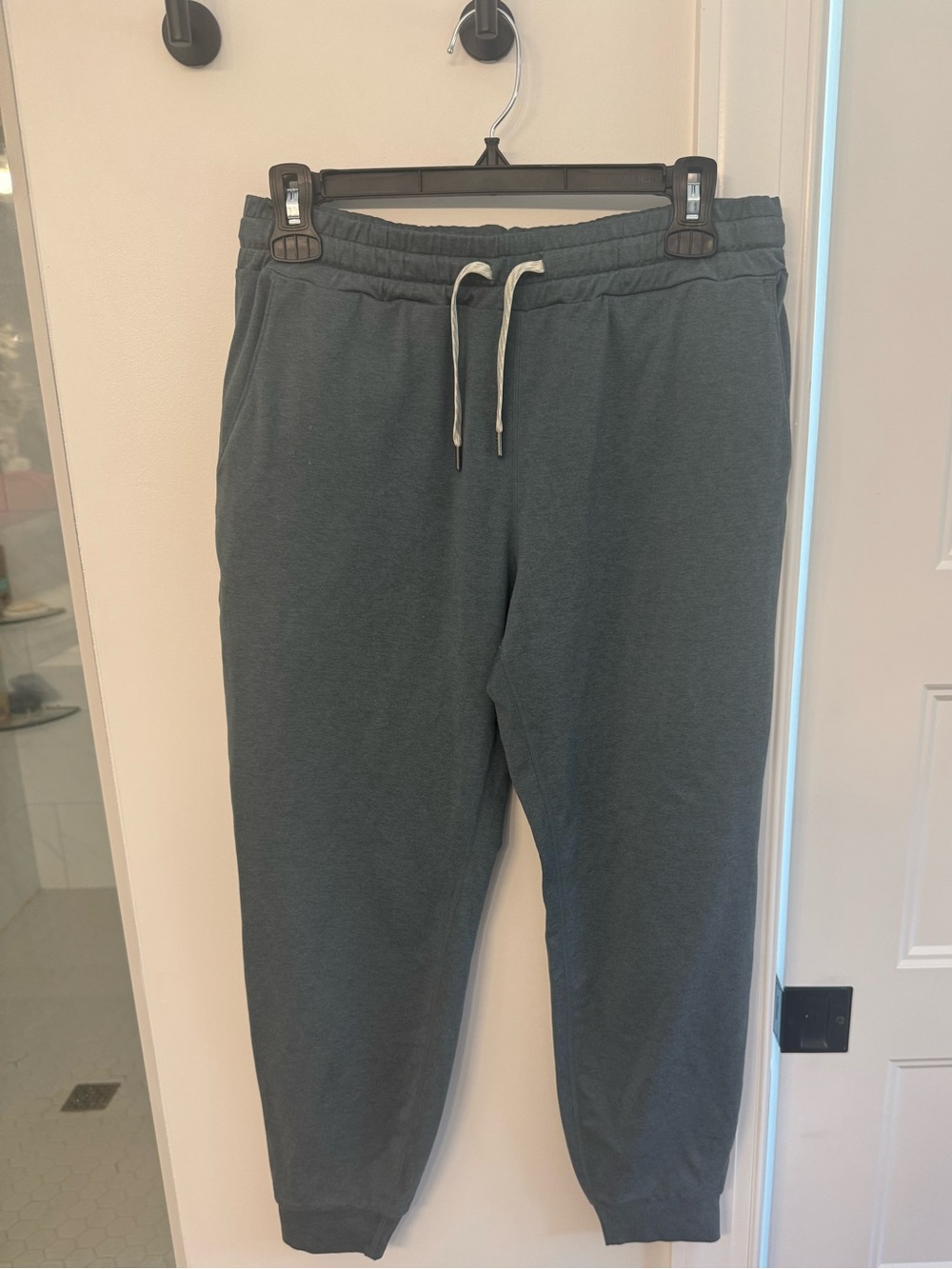 Vuori performance joggers teal